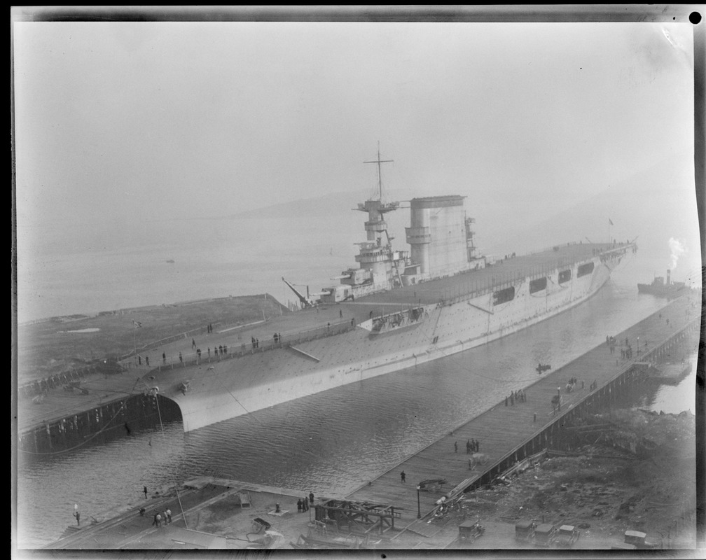 USS Lexington sails into South Boston drydock