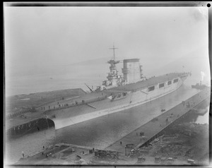 USS Lexington sails into South Boston drydock