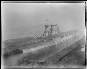 USS Lexington sails into South Boston drydock
