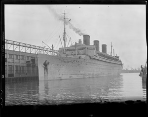SS Ile de France, Boston Harbor
