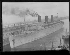 SS Ile de France, Boston Harbor