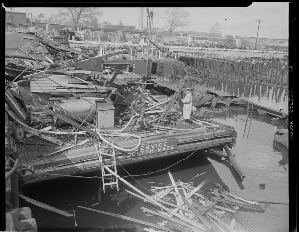 Tanker blows up in Chelsea waterfront - Digital Commonwealth