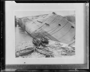 Ship capsizes "Normandie"