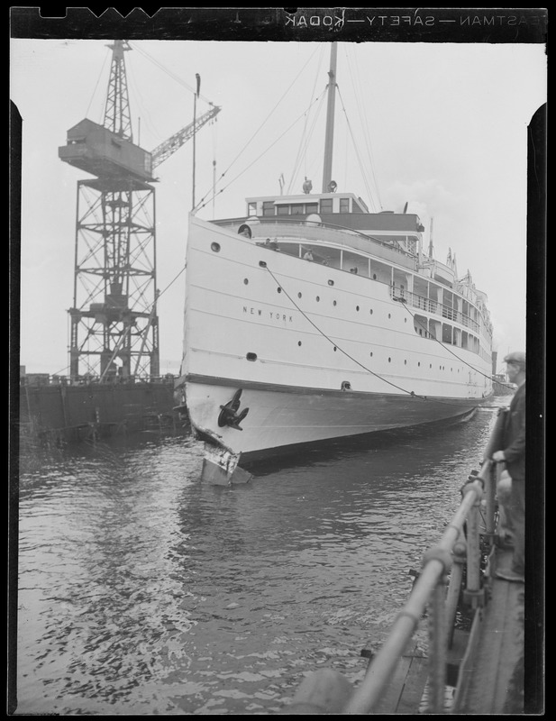 Damaged bow of the SS New York - Digital Commonwealth