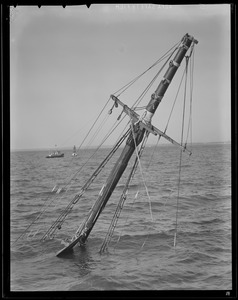 Mast of the sunken ship "O'Hara"