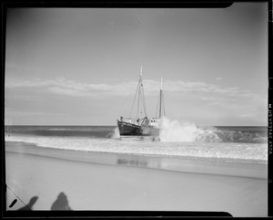 Fishing boat "Andover" runs aground