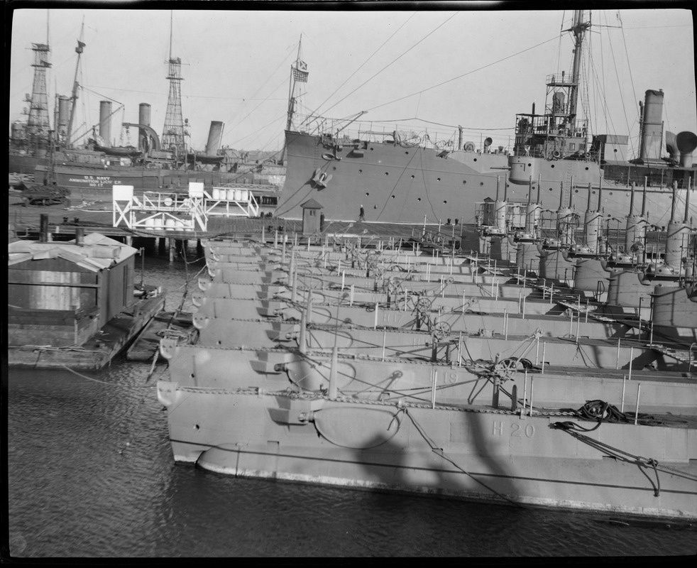 Fleet of English submarines held at Navy Yard before U.S. entered war