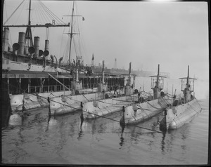 Fleet of English submarines held at Navy Yard before U.S. entered war
