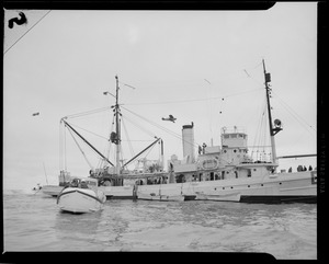 Salvage tug "Falcon" to the rescue of crew of the sunken sub "Squalus"