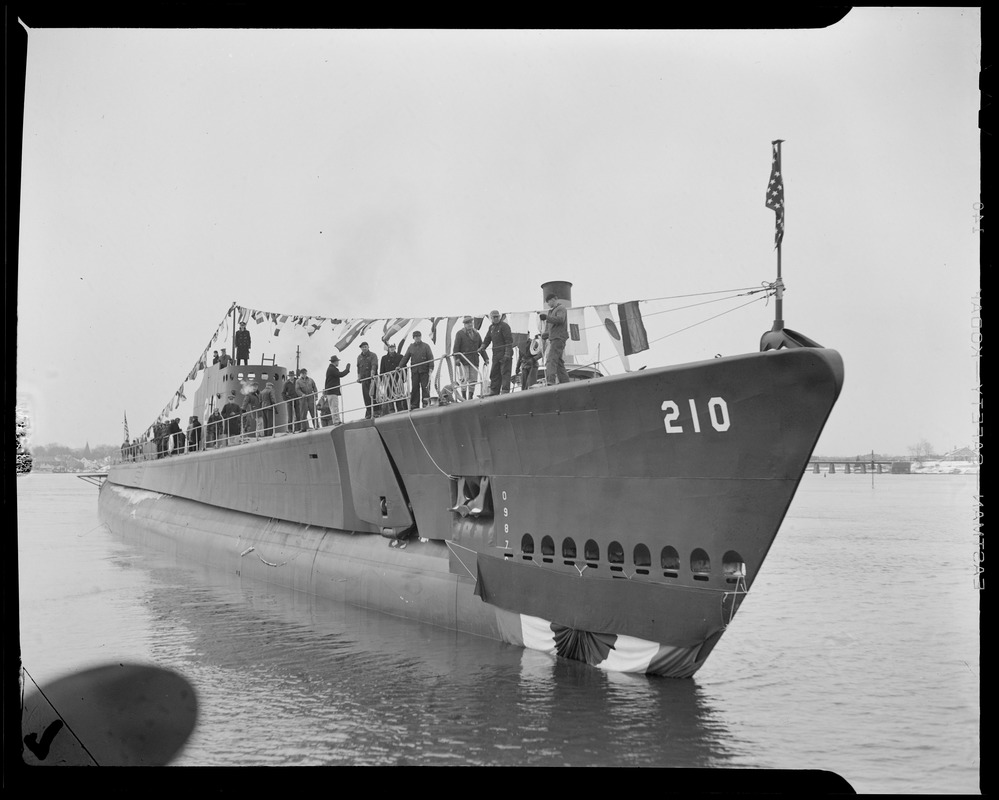 Sub 210, possibly Portsmouth, N.H. Navy Yard