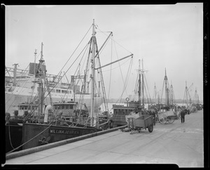 Waterfront: Ships - Fish pier and Commonwealth Pier no. 5, So. Boston