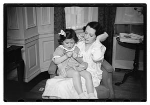 Bebe Daniels and family