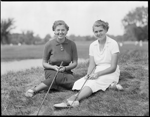 Two women golfers