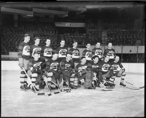 Bruins team poses on ice at Garden, 1930-1931