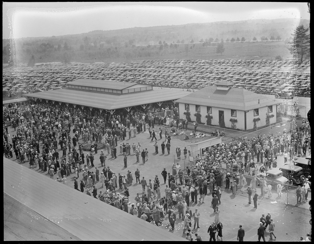 Big crowd at Rockingham, Salem, N.H.