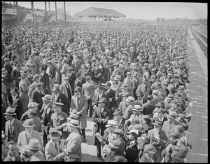 Crowd at Rockingham Park, Salem, N.H.