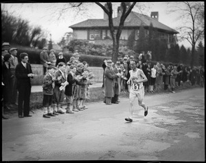Clarence DeMar running on the BAA marathon