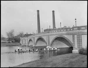 Crew going under Harvard Bridge on Charles River before 1935