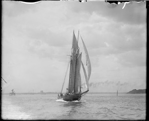 Fishing schooner Etta Mildred on its way to the fishing ground
