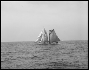 Fishing schooner Elizabeth Howard damages mast in race