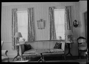 Herlihy House, Salem: interior, sofa between windows