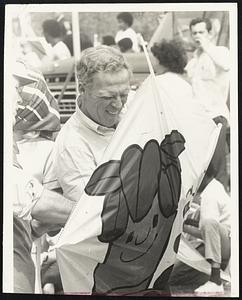 Mayor White checks kite for airworthiness.