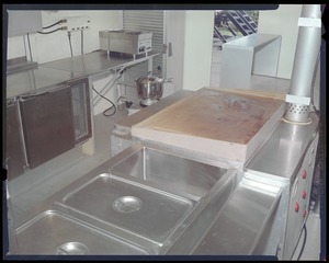 Bare base kitchen, original griddle