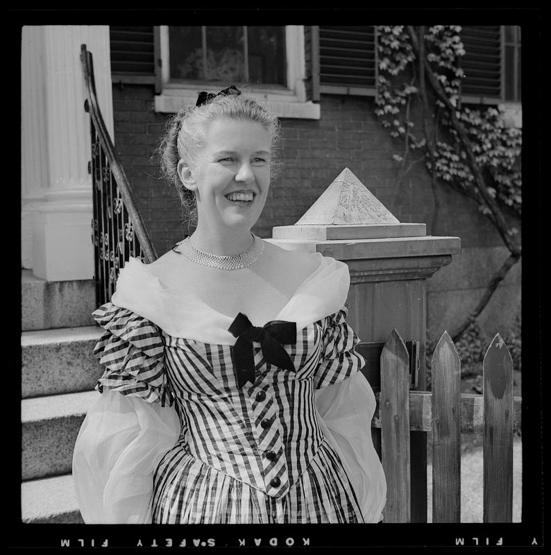 Woman in bodice, Chestnut Street Day