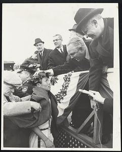 Mayor Collins crowns Morio Shigematsu.