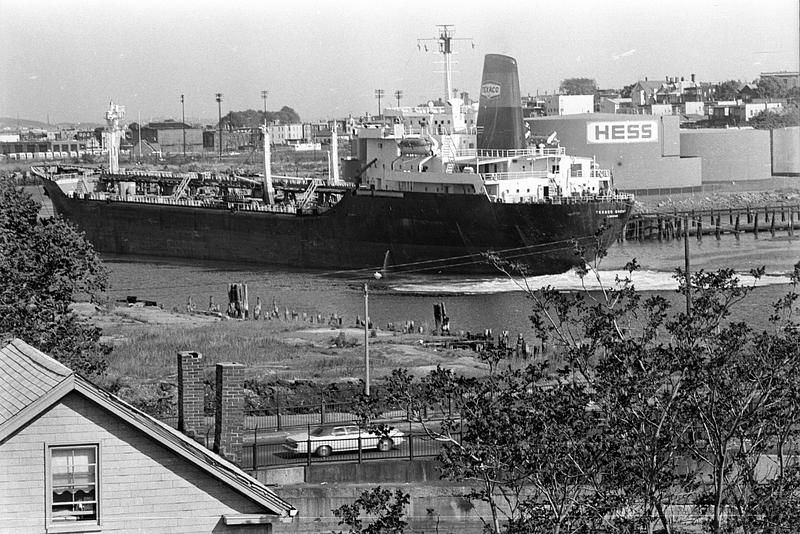 Texaco oil tanker heading up Chelsea Creek