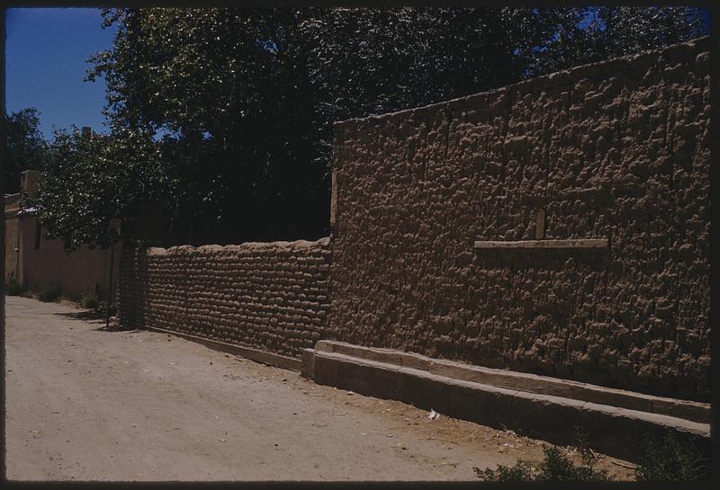 Adobe wall, Albuquerque