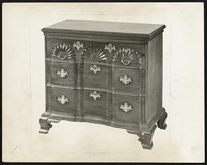 Blockfront mahogany chest of drawers, att. to John Townsend , about 1760 at Newport R. I.