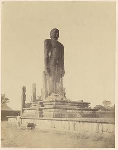 Front view of a Jain statue at Zainoor, South Canara