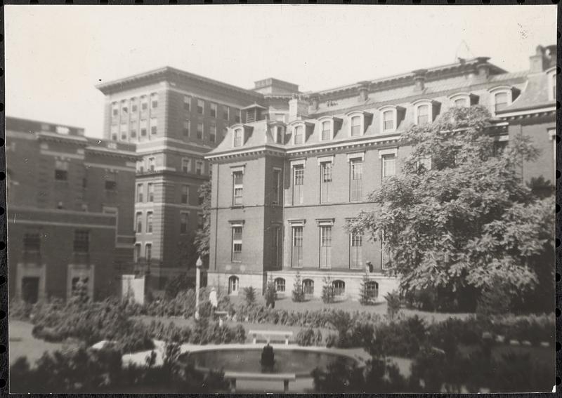 Inner court and buildings, Boston City Hospital, Harrison Ave., South ...