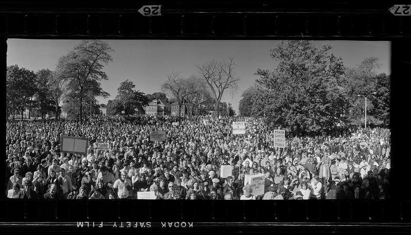 Anti-busing rally at Thomas Park, Boston