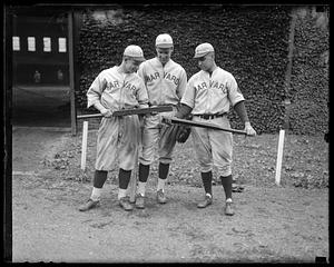 Harvard b[aseball] players looking down