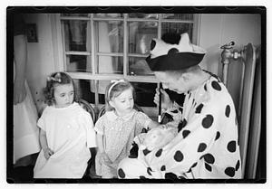 Harry W. Syer magician at Children's Hospital