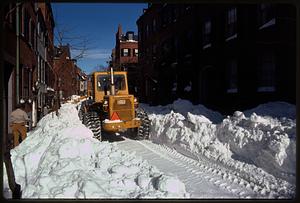 Beacon Hill digs out after 1977-1978 blizzard, Boston