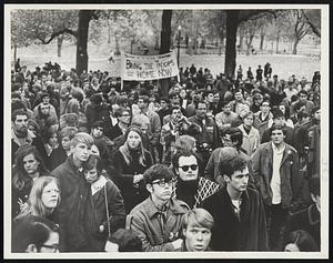 Peaceniks listen to speakers at rally on Boston Common yesterday after march from Cambridge.