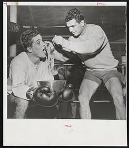 American Style spaghetti is sampled by Italo Scortichini, left, and Duilio Loi, two of Italy's best ring prospects at their Miami Beach training camp. Loi will make his American debut on TV against Glen Flanagan at Miami Beach Friday. Scortichini will meet Joe Miceli in Saturday's TV bout from Miami.