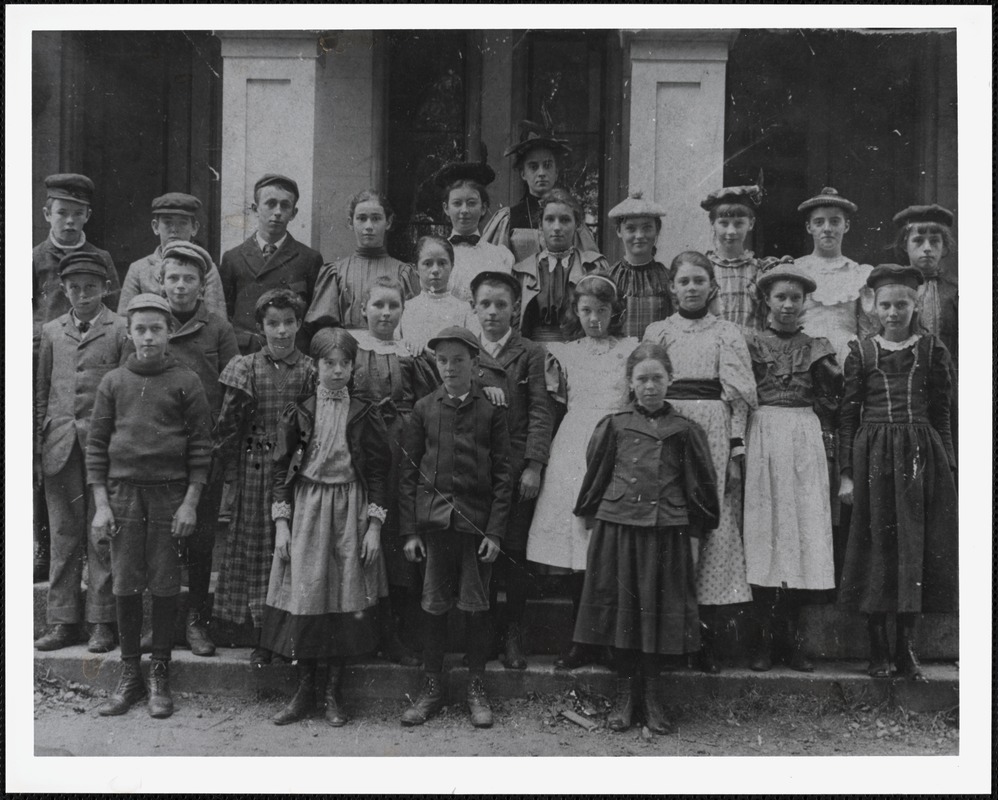 High school class in front of the first high school (Odd Fellows hall)