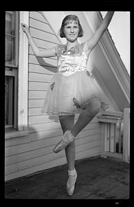 Narcisse in ballerina tutu on pointe