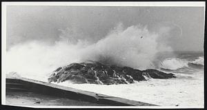 Surf at Blue fish Cove Marshfield. Weather Storm
