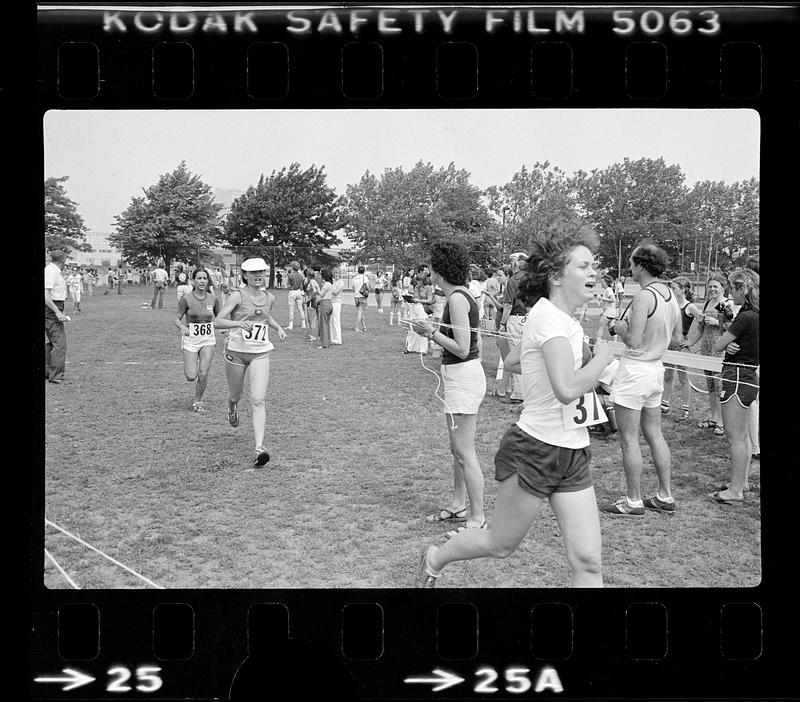 Women's summer foot race around Charles River Basin, Boston