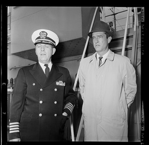 Unidentified Navy captain and Alvin Chief Pilot William Rainnie