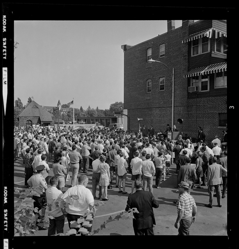 George Wallace campaign rally - Digital Commonwealth
