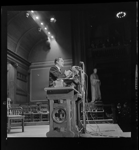 Gov. George Wallace speaking at Sanders Theatre