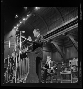 Gov. George Wallace speaking at Sanders Theatre