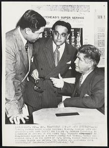 Shires Confers With Attorneys - Art Shires, former Major League Baseball Player, Confers with his attorneys. Burt Barr (left) and Leland M. Johnson (center), in courtroom of Justice of the peace W.L. Sterrett here today at preliminary hearing of a murder charge for Shires. Shires was charged Dec. 7 in the death of W.H. Erwin, former professional baseball player and umpire. The hearing was continued until tomorrow.