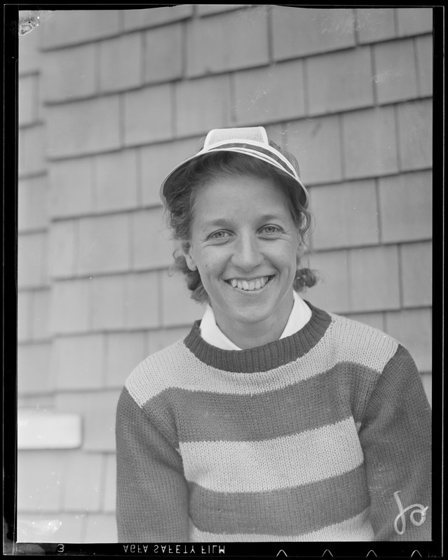 Portrait of a woman golfer